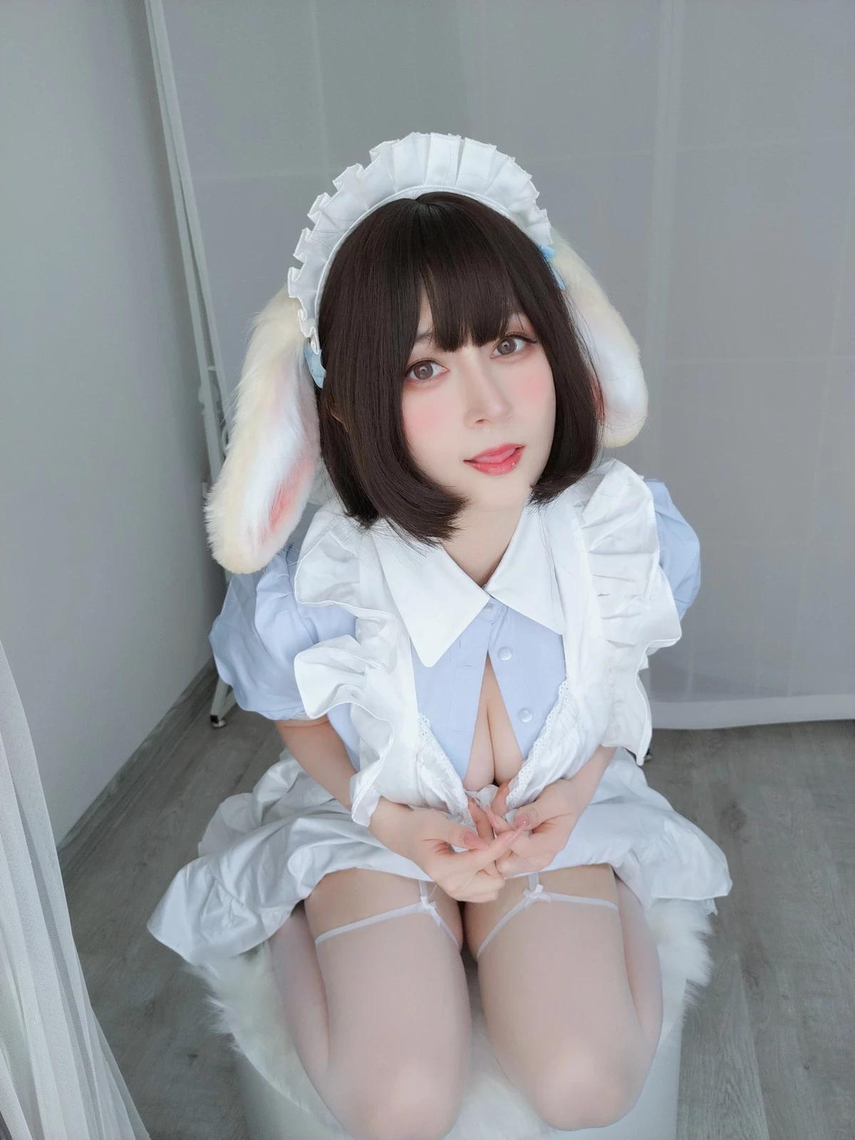 Coser小姐姐白銀兔女僕主題性感女僕裝露白色蕾絲內衣配白絲吊襪惹火誘惑寫真148P(134)