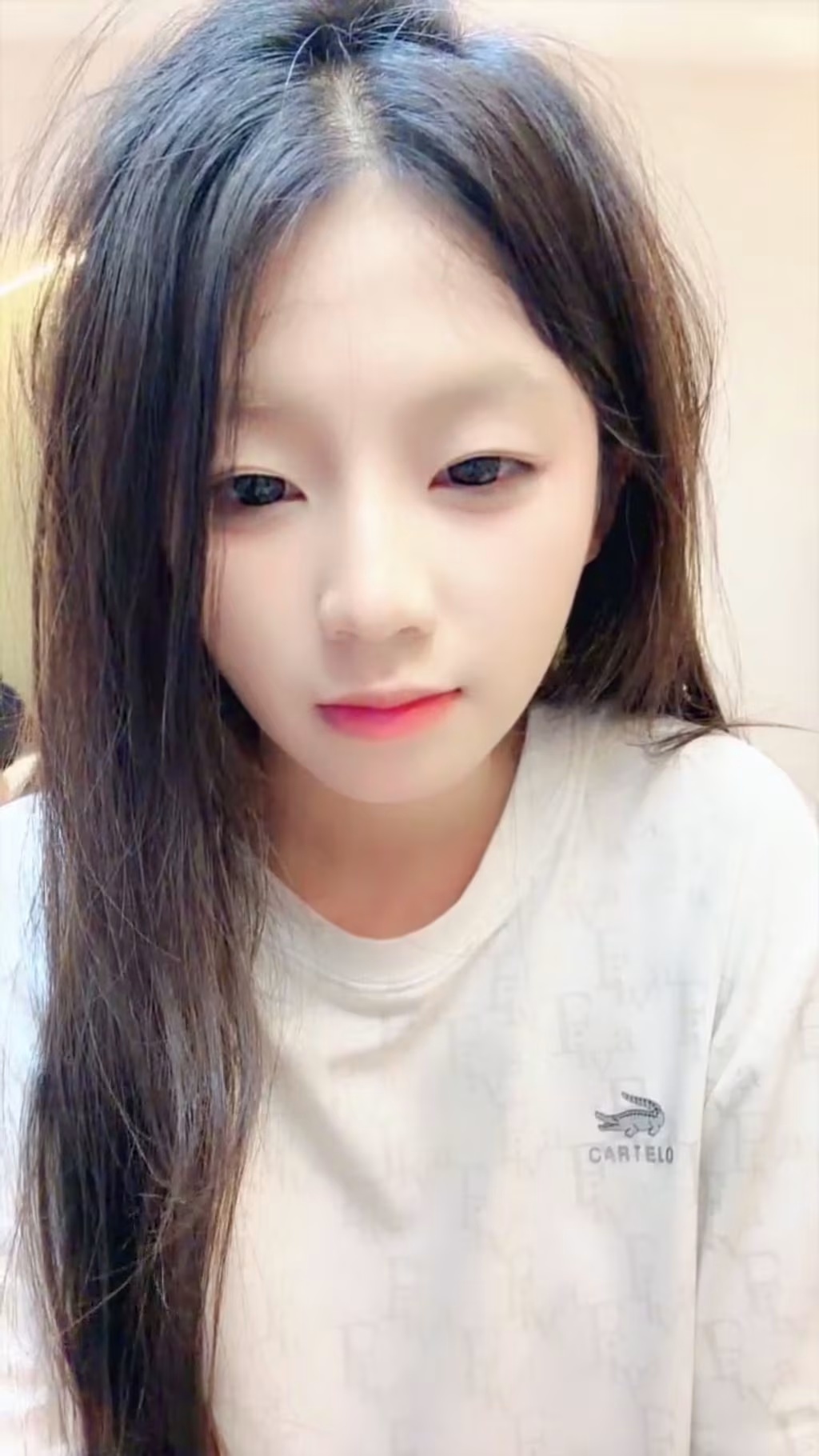 你的小月月： 純欲天花板 完美白嫩身姿 (38 photos + 8 videos) - ( Page 1 / 2 )(23)