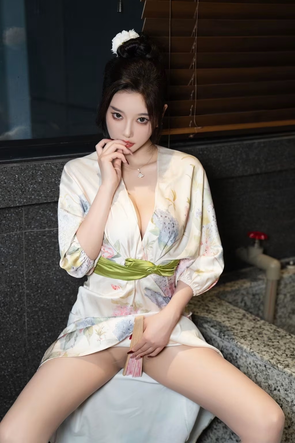 [內購無水印] Yang Chen Chen (楊晨晨Yome)： 秀人網模特 紅色情趣 (110 photos) - ( Page 1 / 6 )(33)