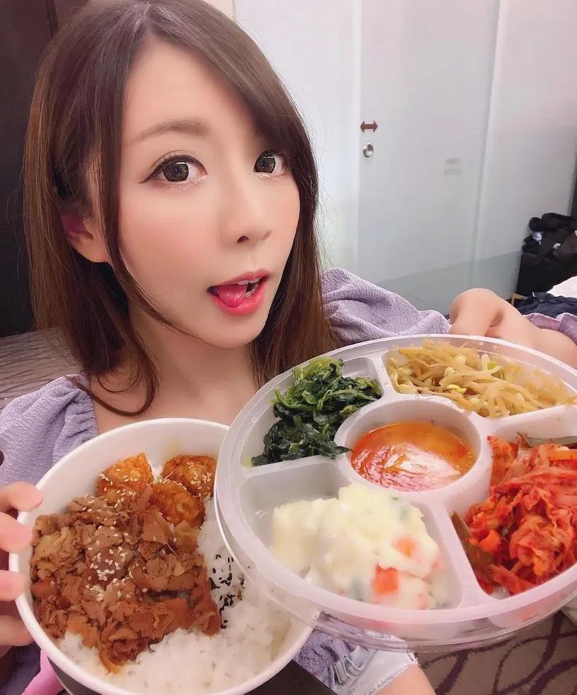 颜值很高的迷人女神「步步」，气质礼服「好凸显性感曲线」！-小湿妹图(11)