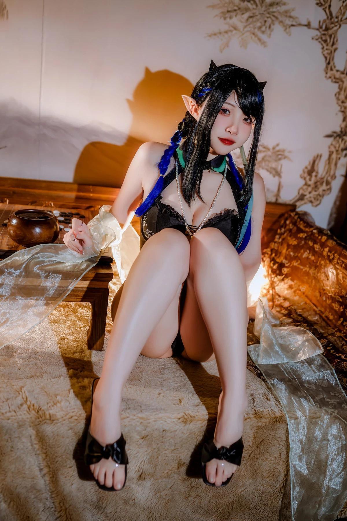 人氣Coser二佐Nisa方舟夜半泳裝主題精靈裝扮黑色連體泳衣秀完美身材誘惑寫真32P(15)