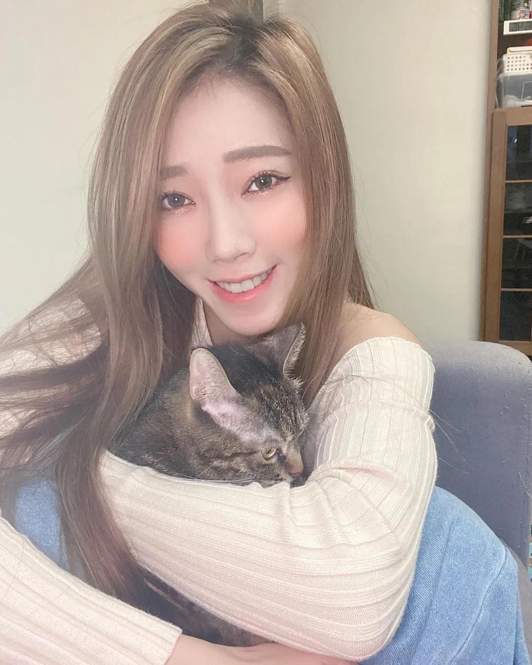 Clara克啦啦 眼神媚到爆...看一眼就受不了(9)