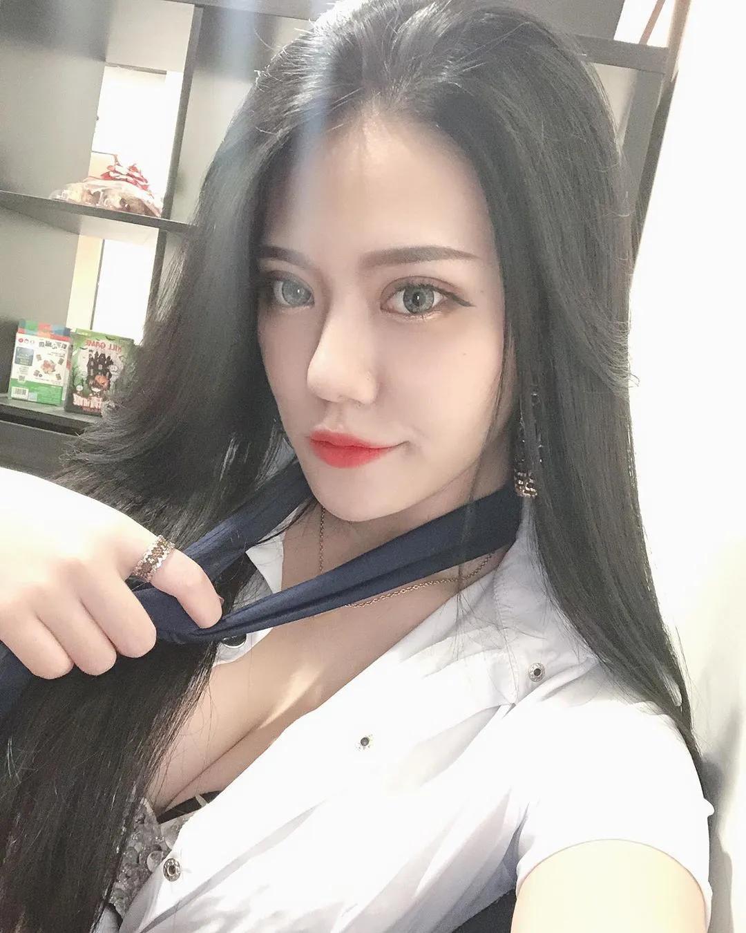 毒气太强大！火辣Dancer「黎艾婷」魅力电眼超挑逗，逆天美体一扭台下无人幸免！(11)