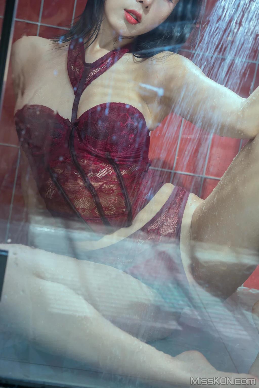 Coser@云溪溪 (Yunx1x1) Vol.077: 洗澡 红色情趣 (19 photos )(16)