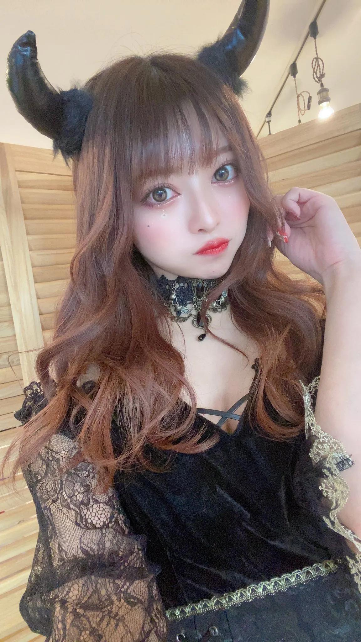 大眼正妹撒娇卖萌超无敌…　一个眼神、一个嘟嘴就连钢铁心都融化(8)