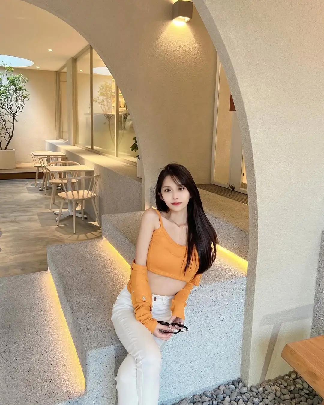 「李歆」饱满美胸藏不住还有勾人美腿(25)