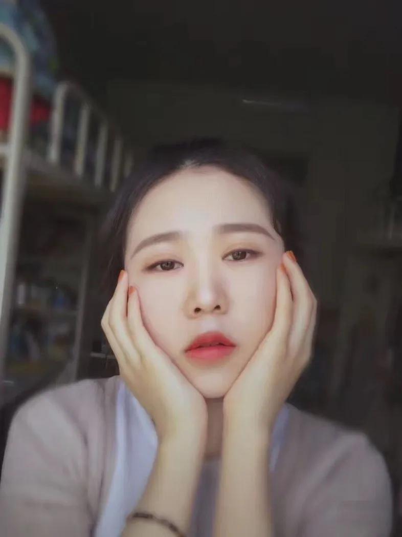 气质美女在闺房也很惊艳！(10)