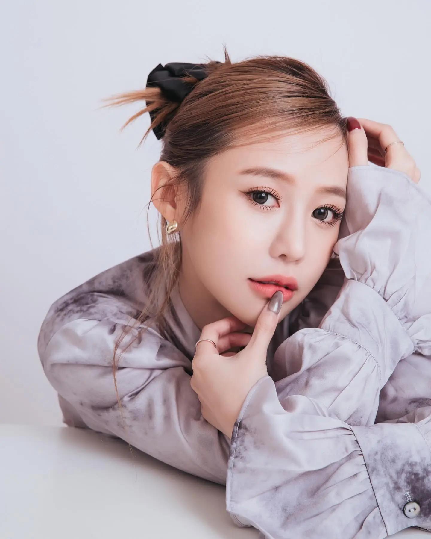 「纪卜心」甜美外型搭配小只马身材惹人疼爱(2)