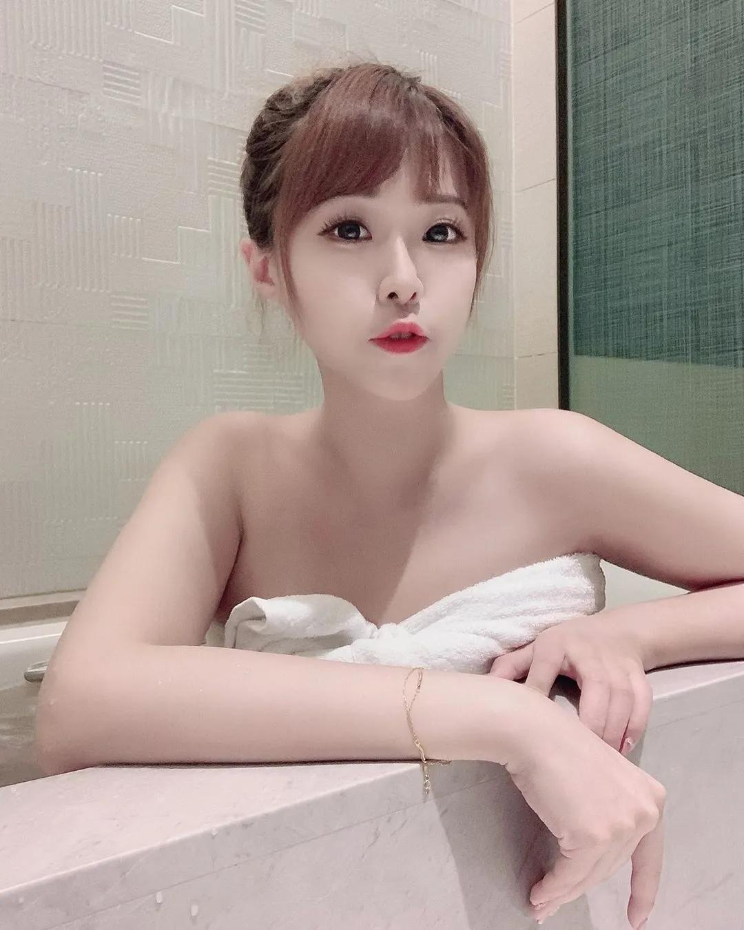 柔柔 核弹级木瓜奶呼之欲出！ 网友都看呆：好辣(19)