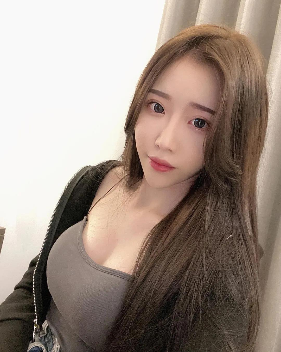 陈怡璇 浑圆嫩奶现形+白嫩肌肤实在太逆天(9)