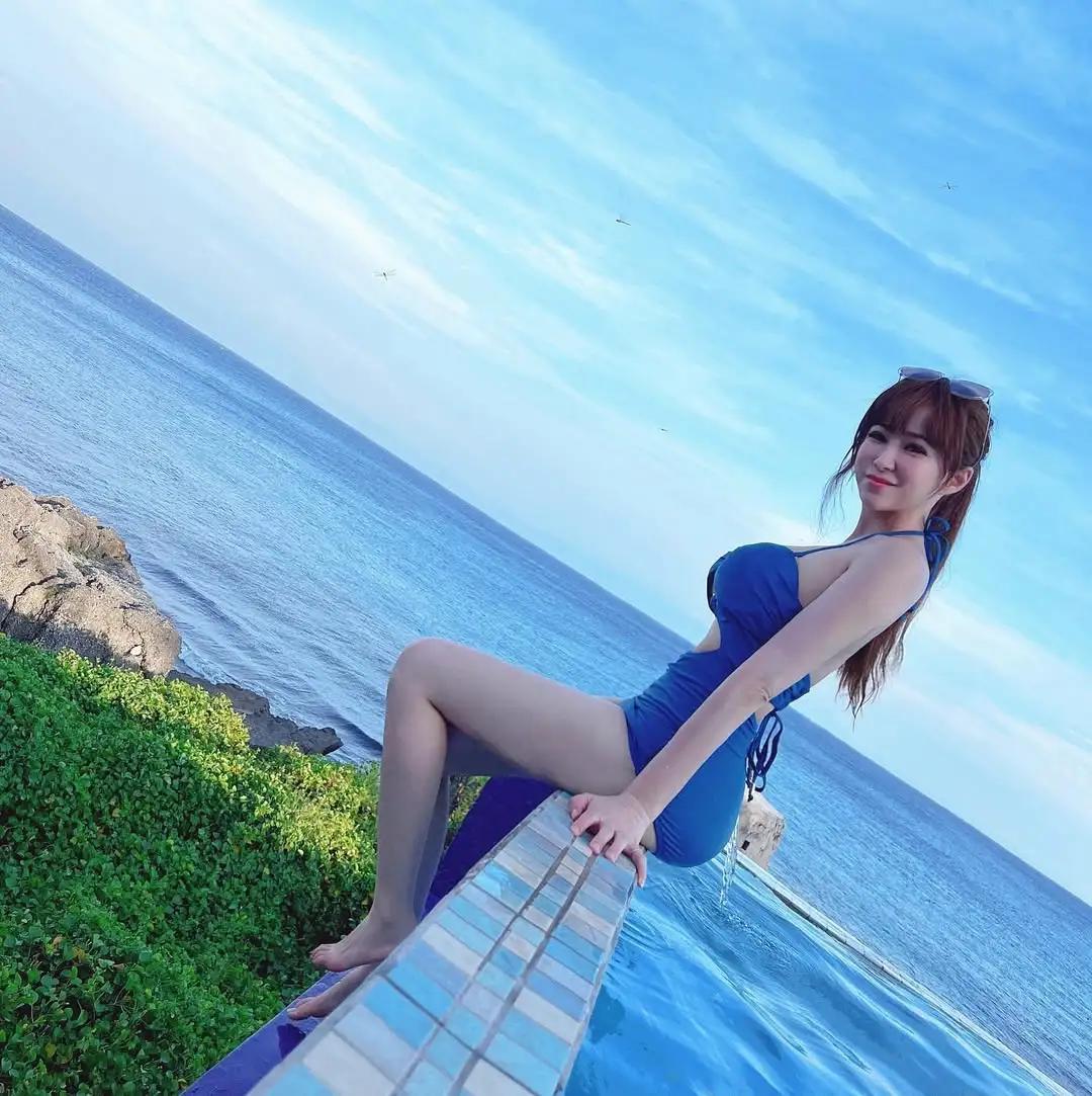 白皙销魂视角无法承受「妤妤」穿著性感诱人！(28)