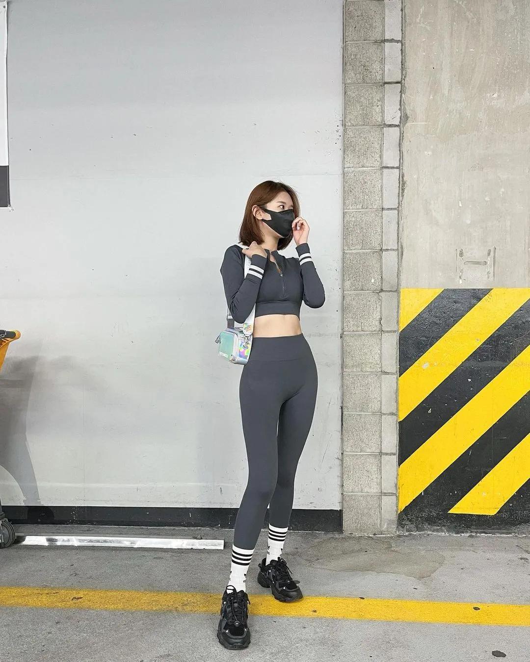 公共泳池边惊见「窈窕翘臀妹」！正面果然没让人失望，是「气质美胸欧腻」！(15)