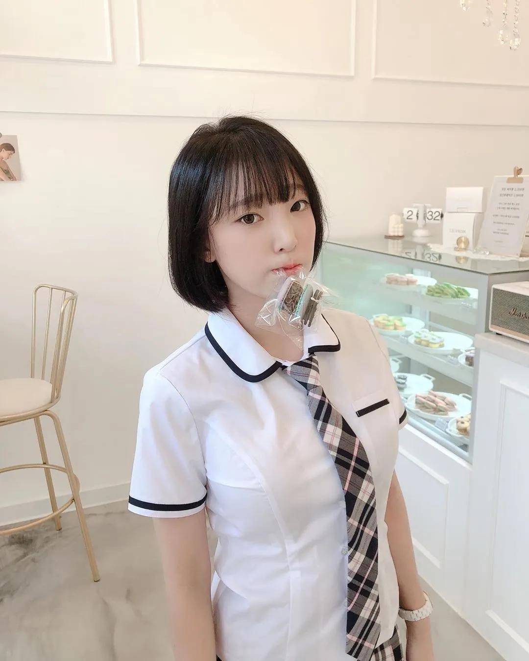 肉肉女大生94爱露肉！清纯皮骚气骨「大奶美尻」缺一不可！(9)