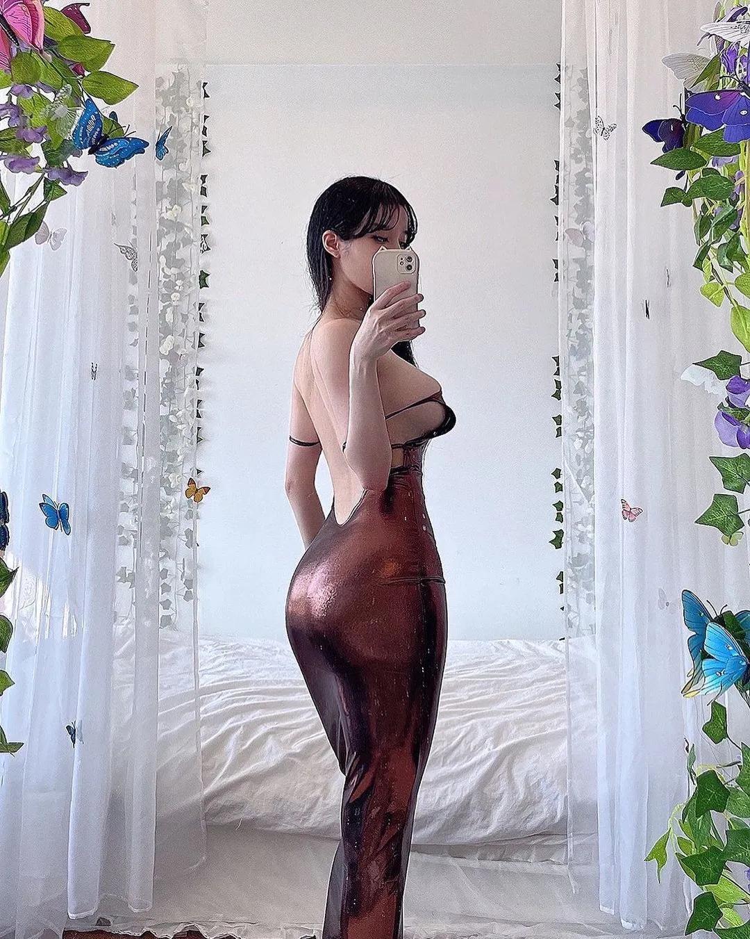 海边大奶妹竟是她…　爆乳翘臀小蛮腰成关键　网友一眼认证本人无误(30)