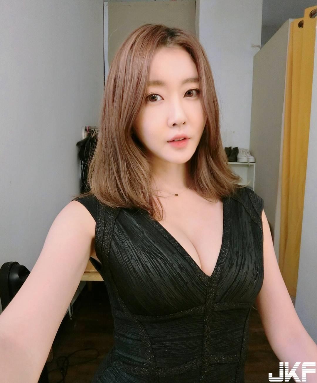 正妹比基尼自备「浑圆车头灯」置中对齐好亮眼！火辣身材让人期待夏天！-小湿妹图(2)