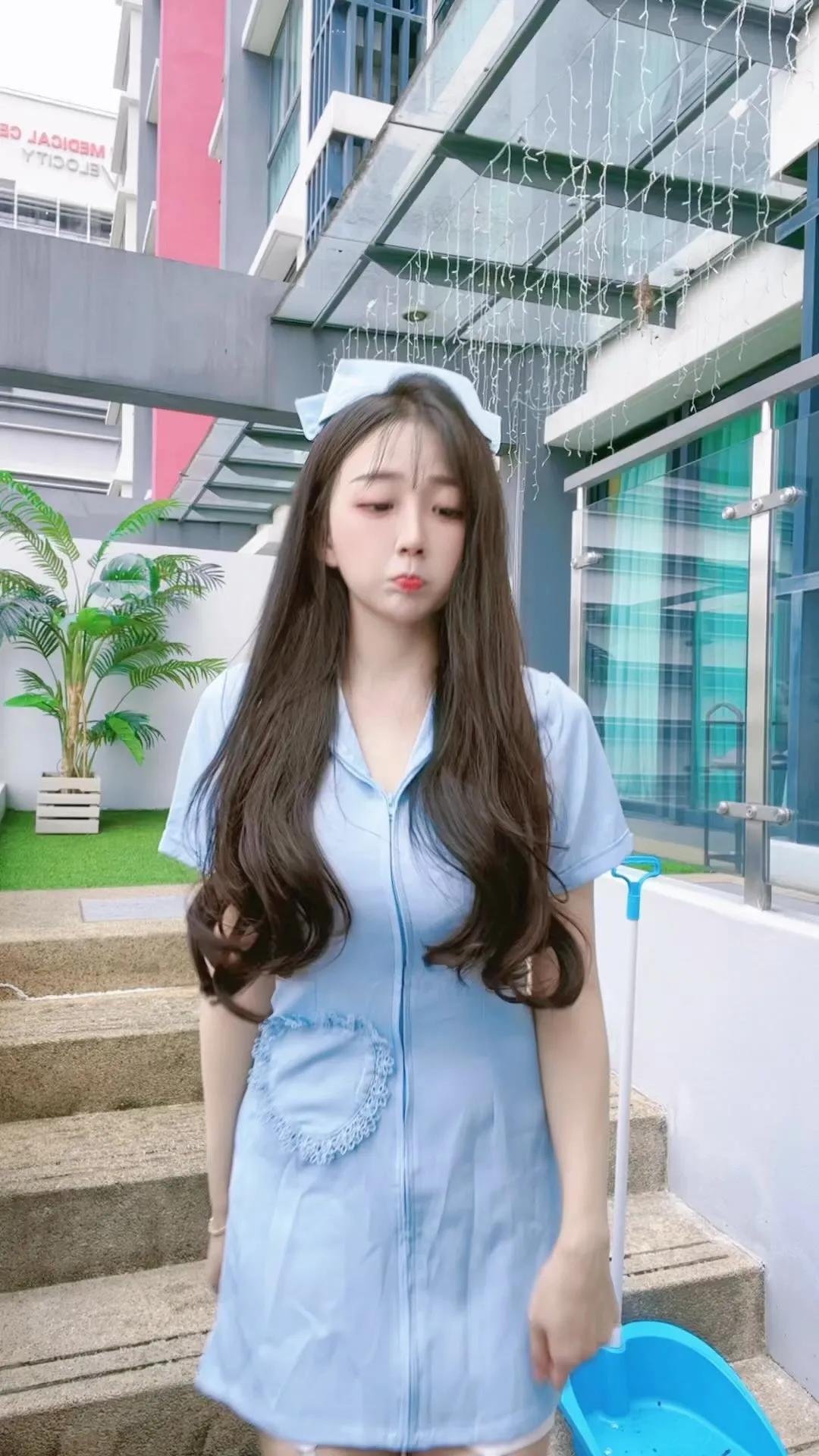 清新气质「饼饼儿」画面好撩人 比例亮眼