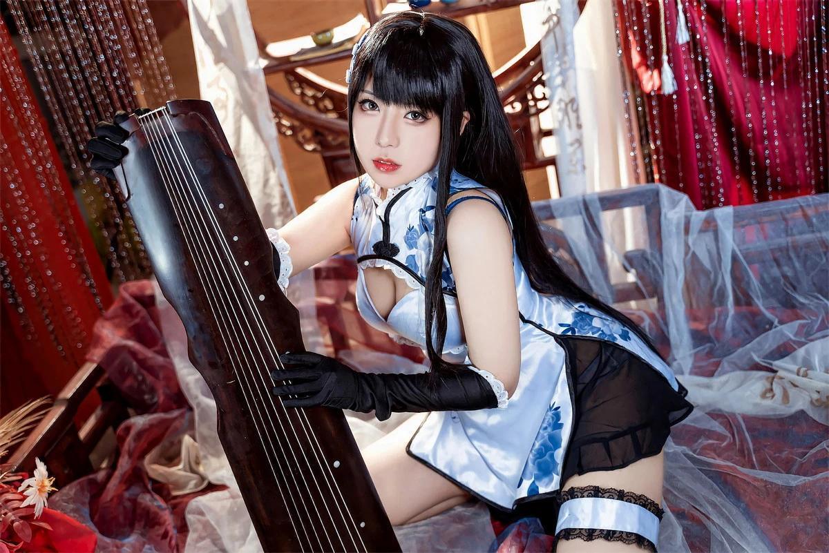 微博美少女虎森森瓶兒主題白色情趣旗袍露性感內衣秀翹臀美腿惹火誘惑寫真63P(31)