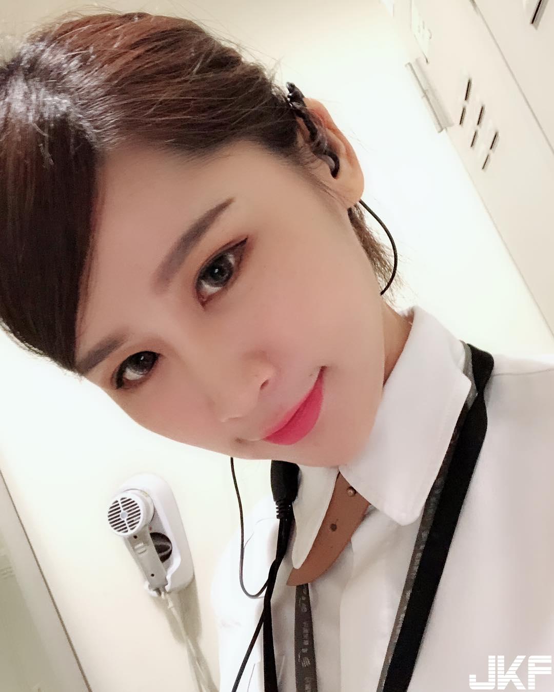 高铁惊见「超正站务员」！气质清新甜美可爱　保守制服下是美乳好身材！(2)