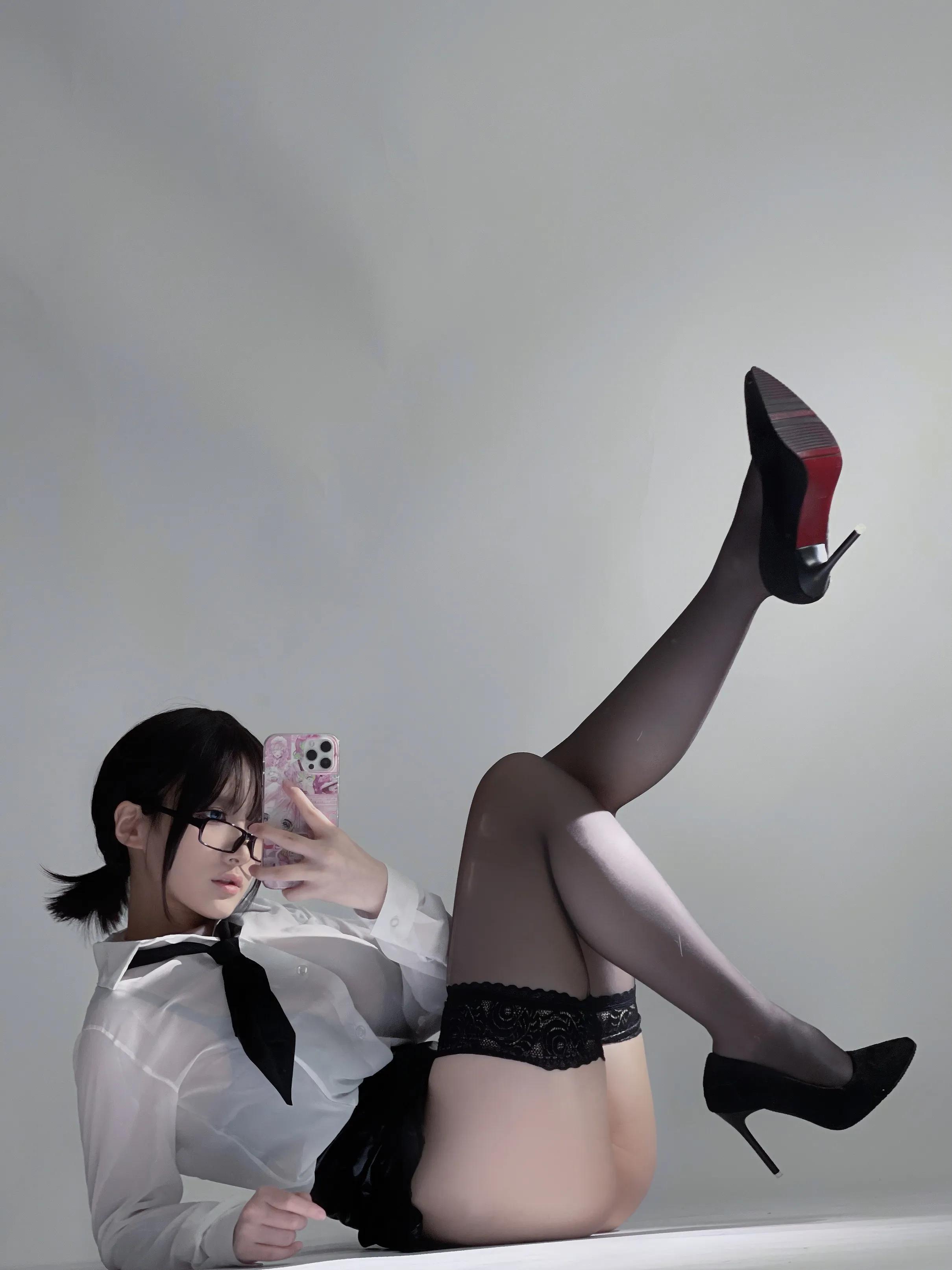 幼爱youmeko - 黑丝眼镜OL(13)