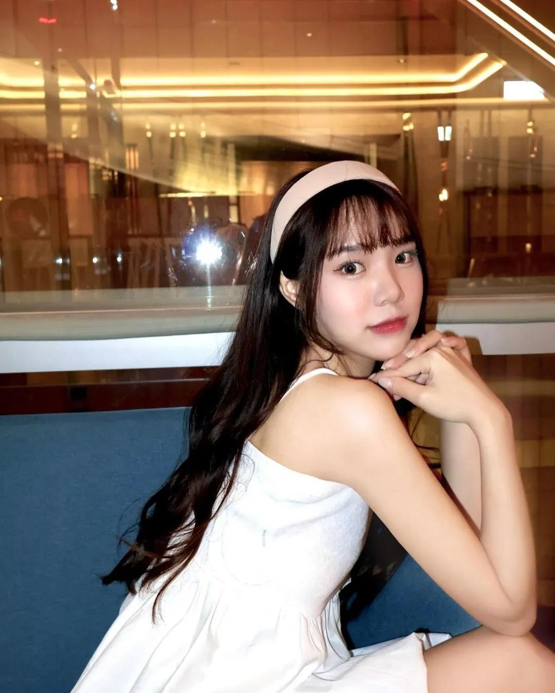 正妹「晞晞」Ｓ型的性感曲线太抢眼 勾走你的灵魂(7)