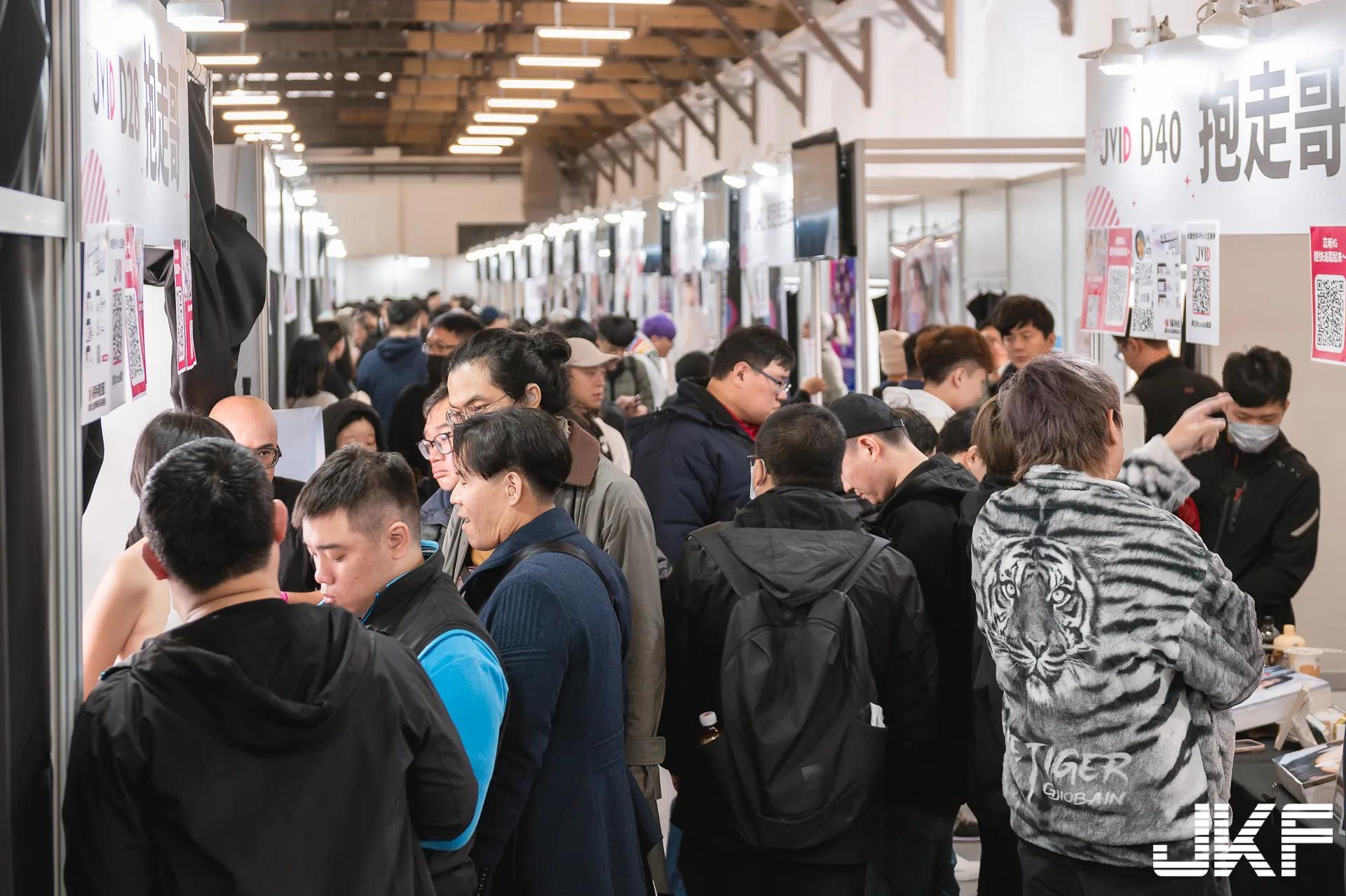 实现亲密互动自由！JVID最强创作者与百位模特儿举办感谢祭嗨翻天(43)