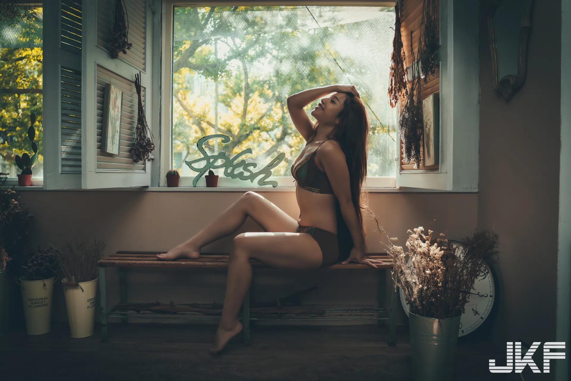 爆乳34D小只马-「FeiFei 妃妃」让你一窥，在厨房的诱惑时刻！(55)