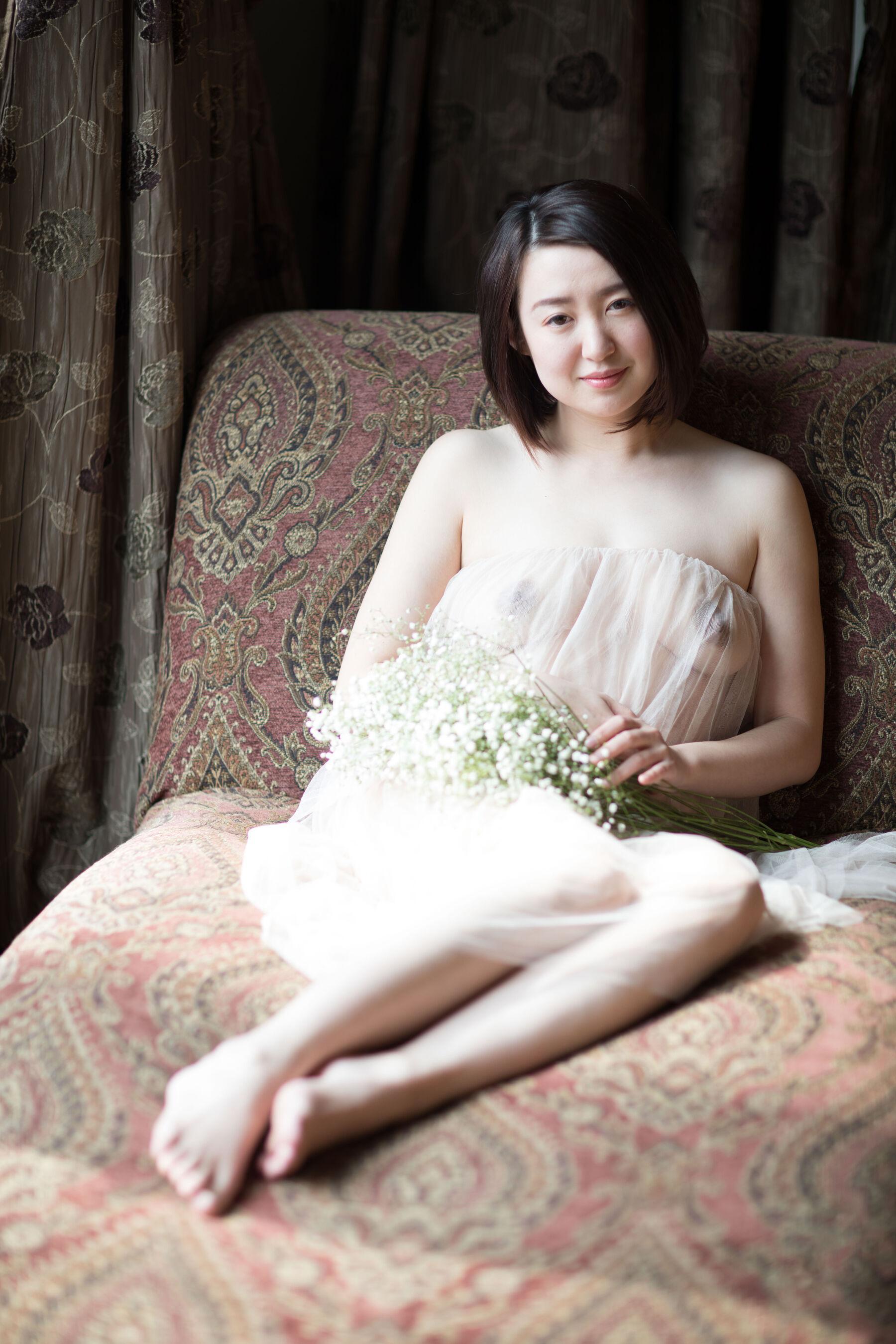 国模套图 摄影师流出性感人妻写真(259)