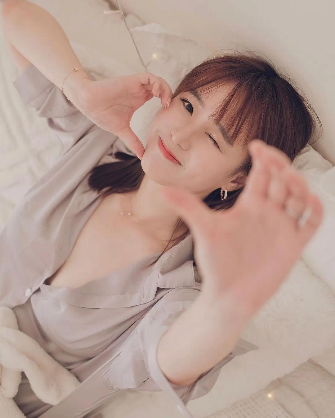 正妹「王绪绪」气质逼人！酥胸养眼到极点(6)