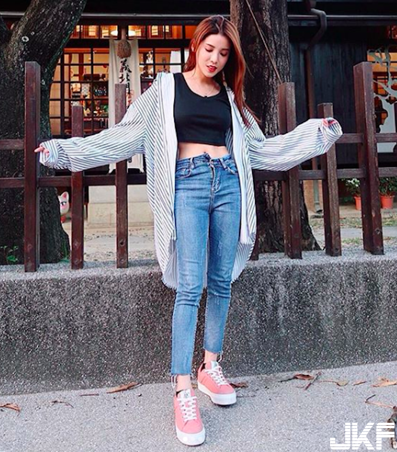 「混血正妹」出国度假秀身材，比基尼中路敞开「白嫩一片」好诱人～(13)