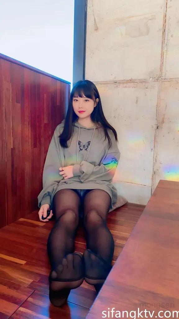 mongseri 몽세리 – 韩国丰满翘臀网红户外极限写真合集 11(78)