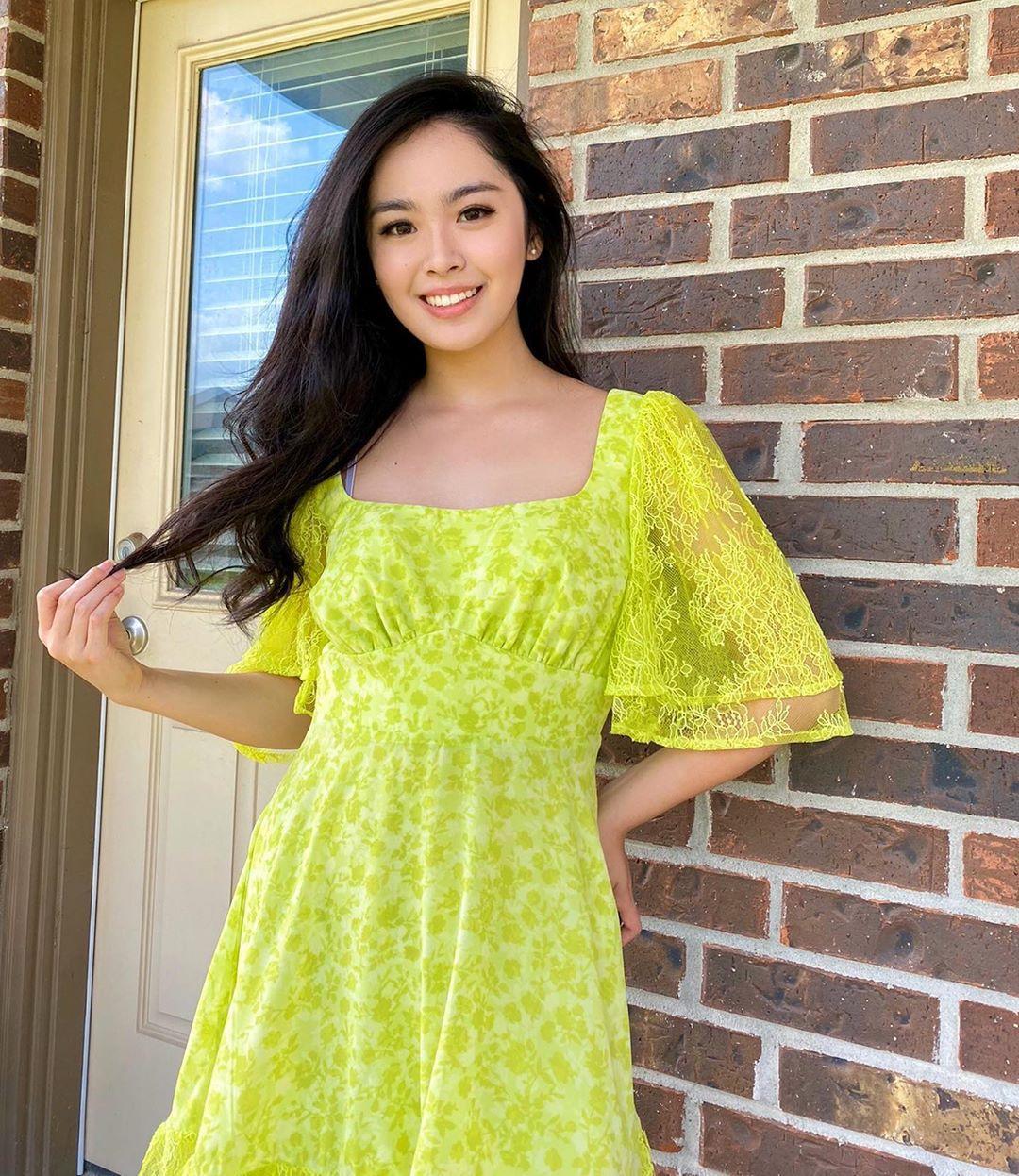 建议姐姐洋装稍微往下拉一点才更性感 Karen(4)