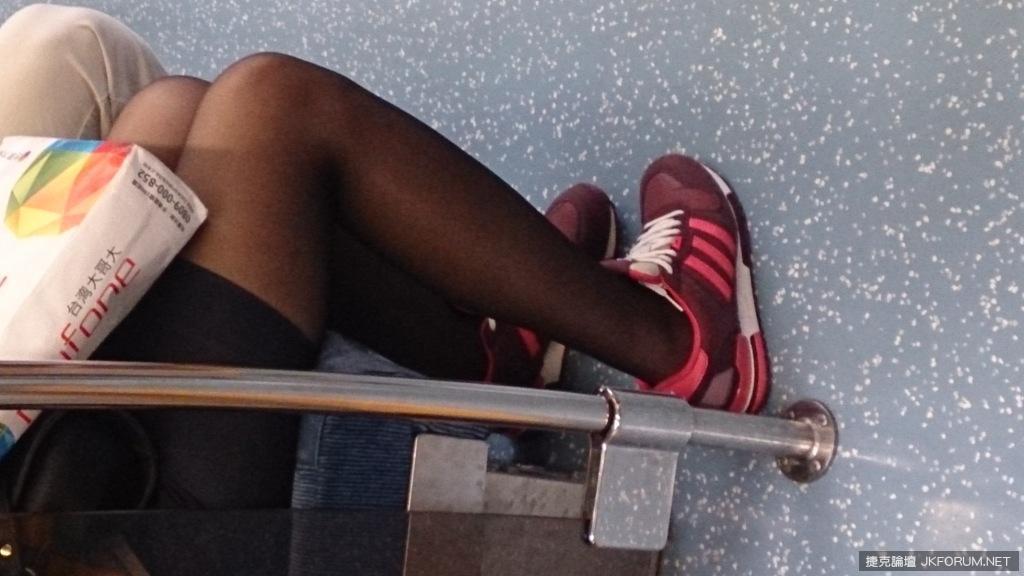 来去上班了与旁边的女人(15)