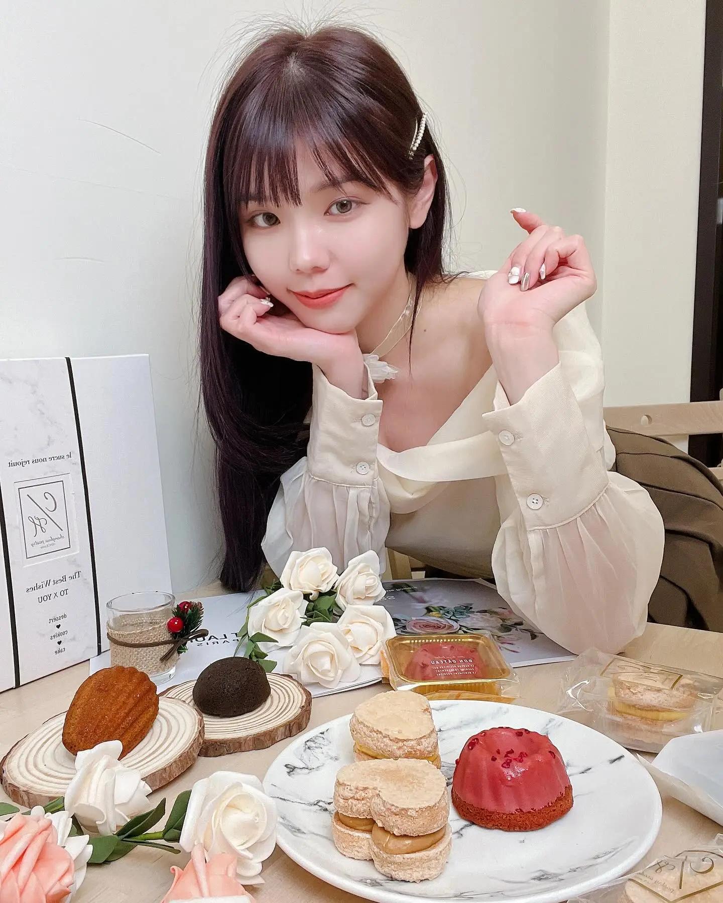 气质美女「Zoe 肉乙」极品火辣身材令人看了著迷.....(12)