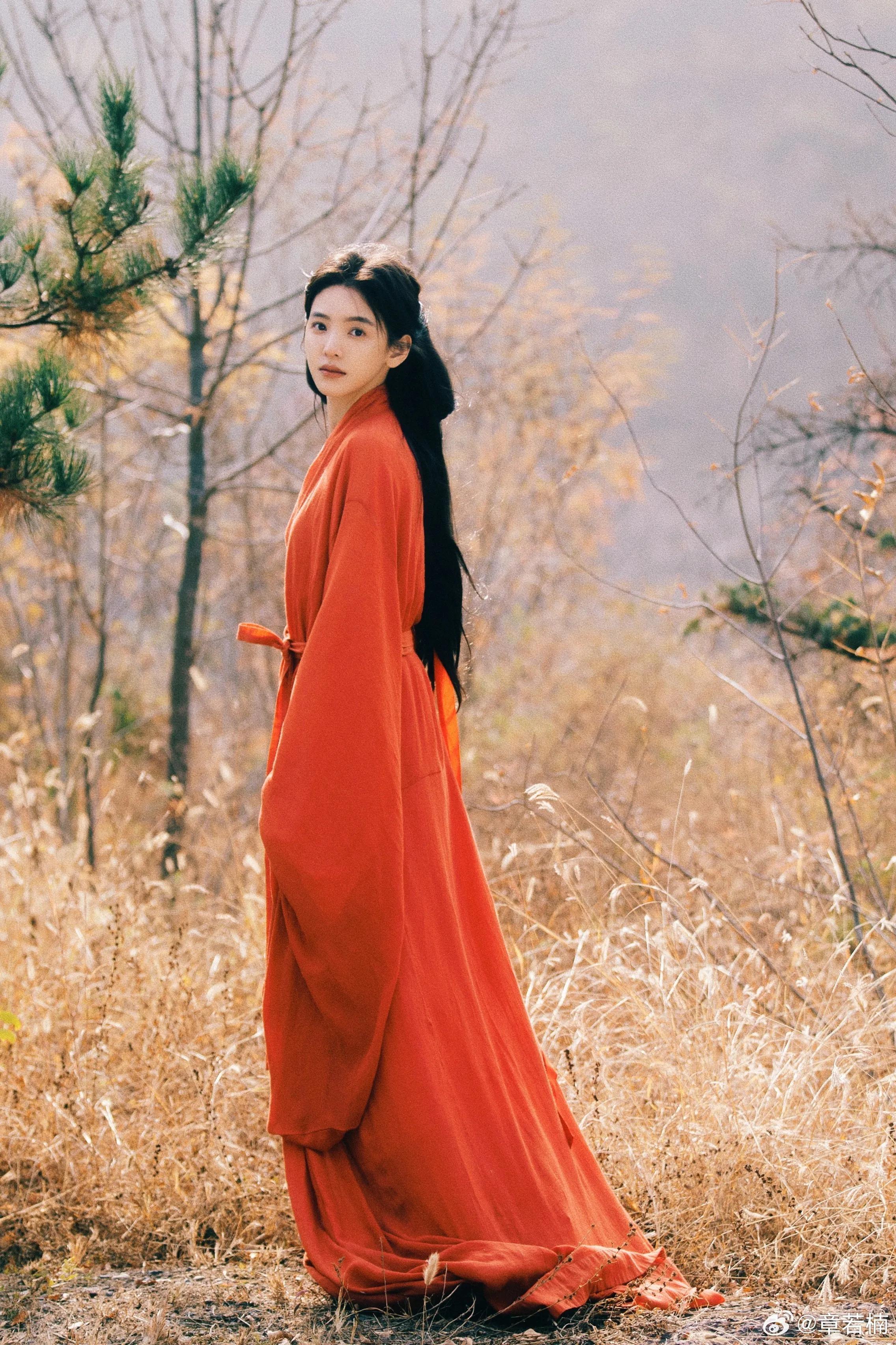 秋风萧萧红衣飘飘－章若楠[高清套图](5)