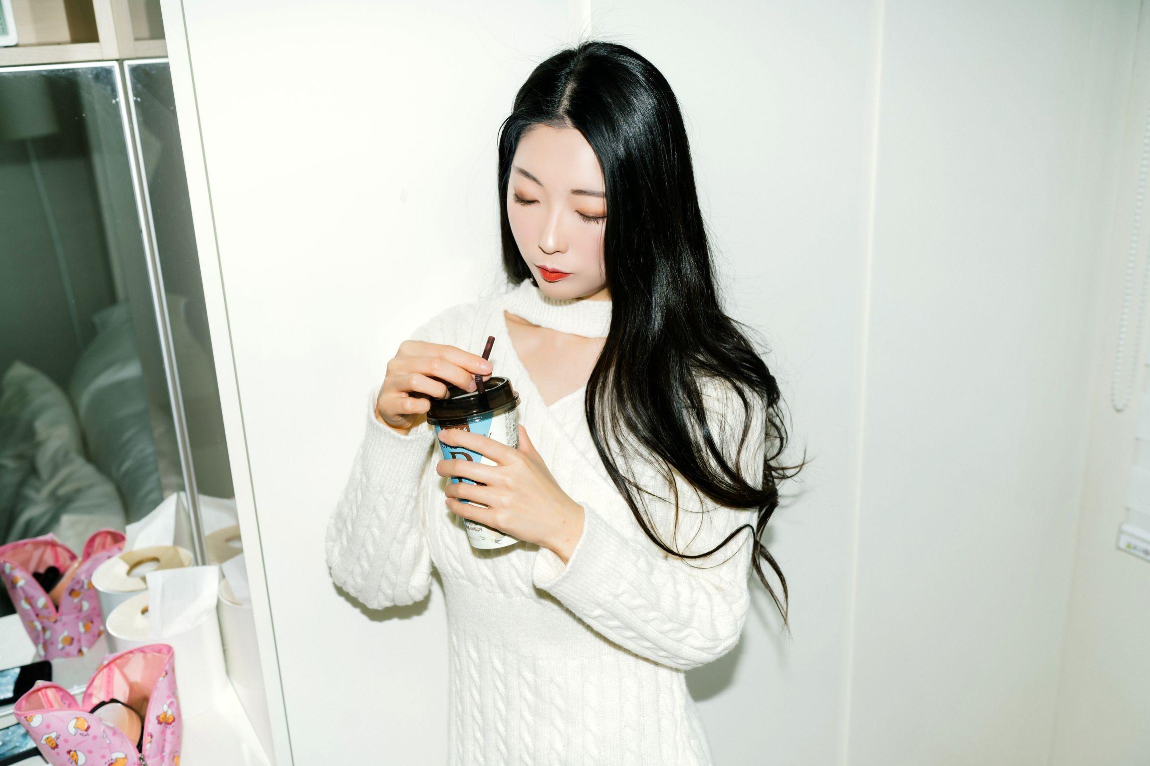 [Moon Night Snap] Mona (모나): In the Room (77 photos)(15)