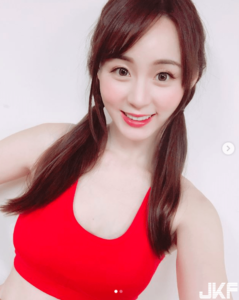 爆乳啦啦队员「海边性感解放」！养眼比基尼「白嫩美乳」超吸睛！(6)