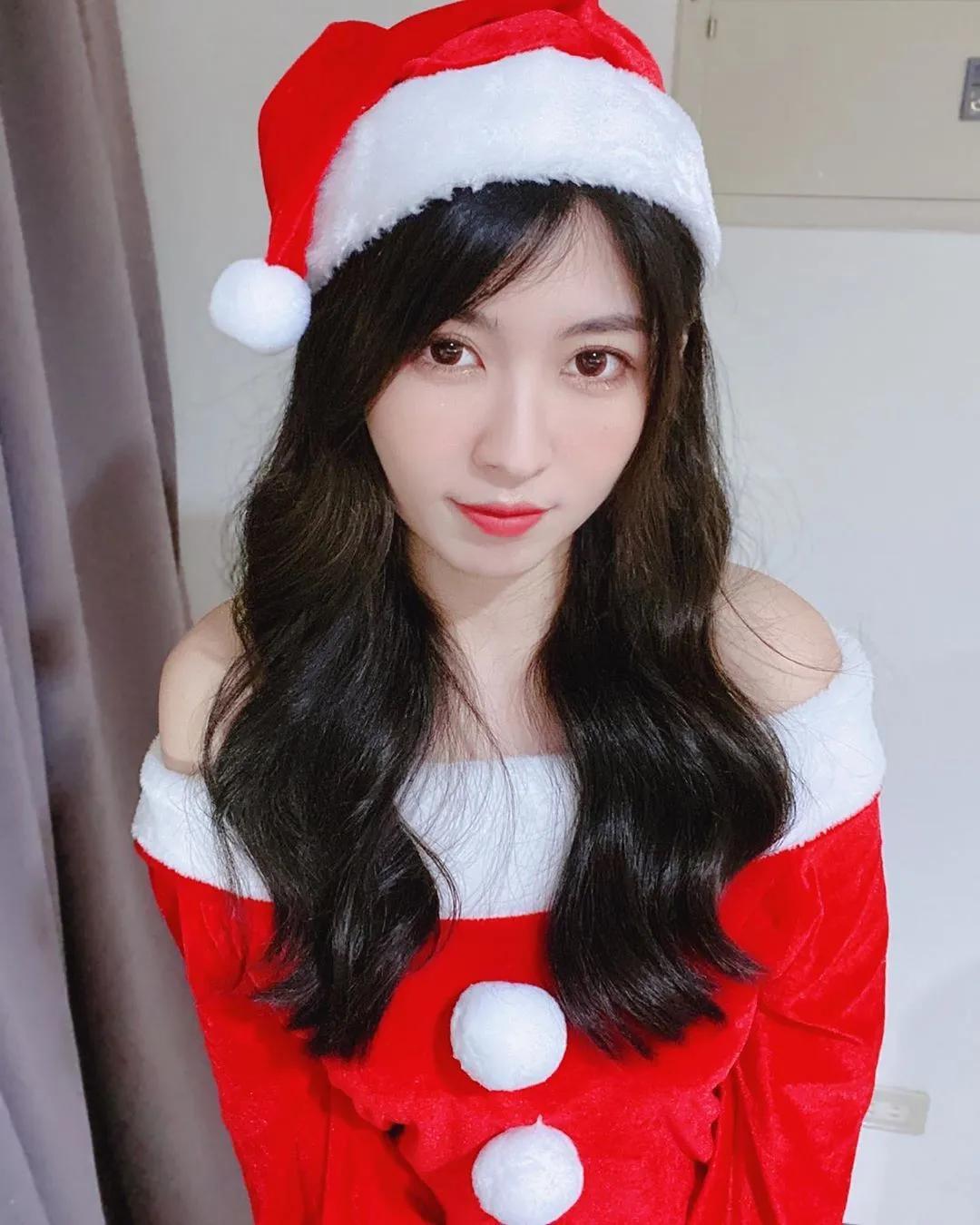 大马妹子在台湾！乐团主唱「Aiwei李蔼蔚」甜美出众，不只美声还有「超强美胸」！(16)