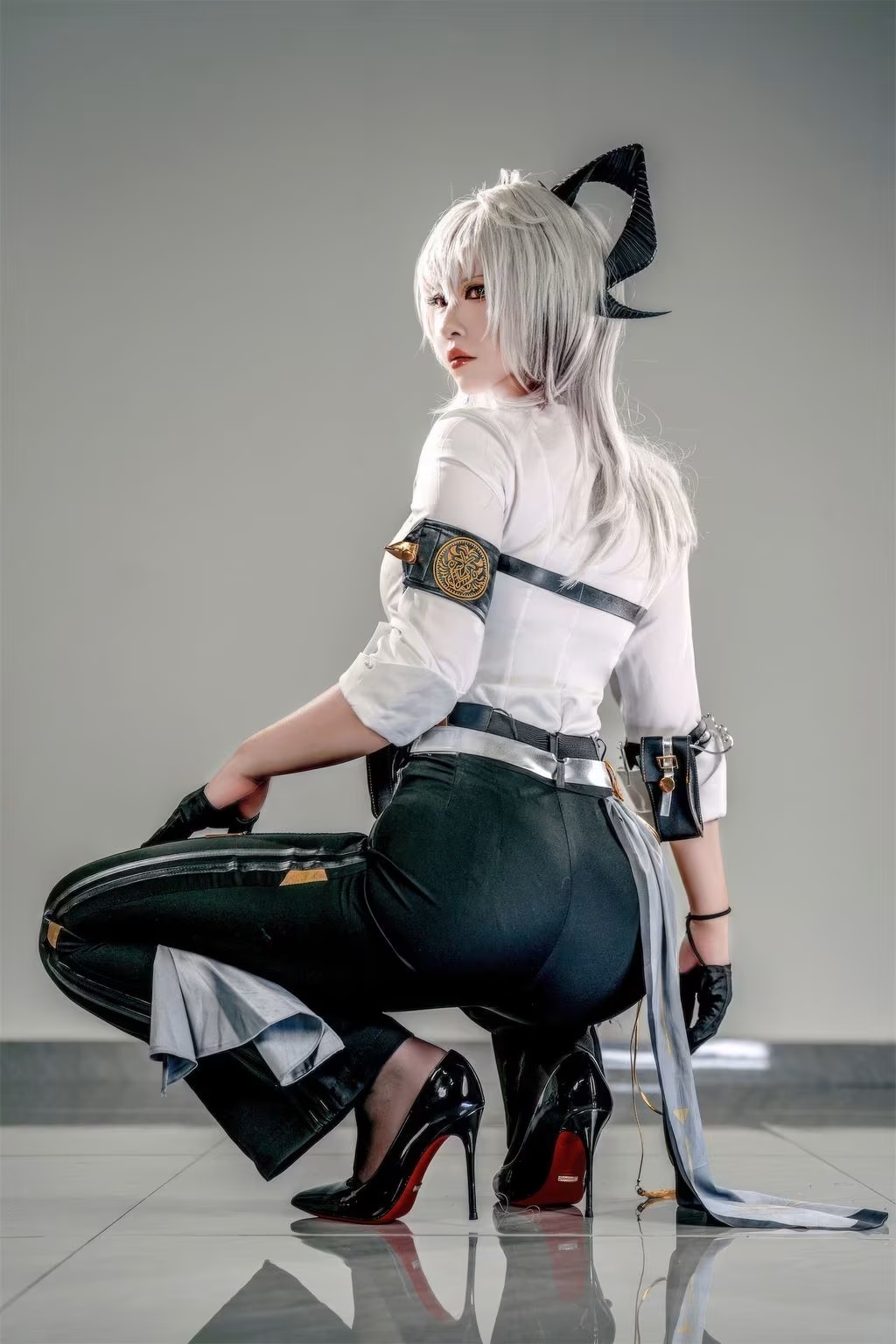 半半子Cos鳴潮贊妮風情寫真(39)