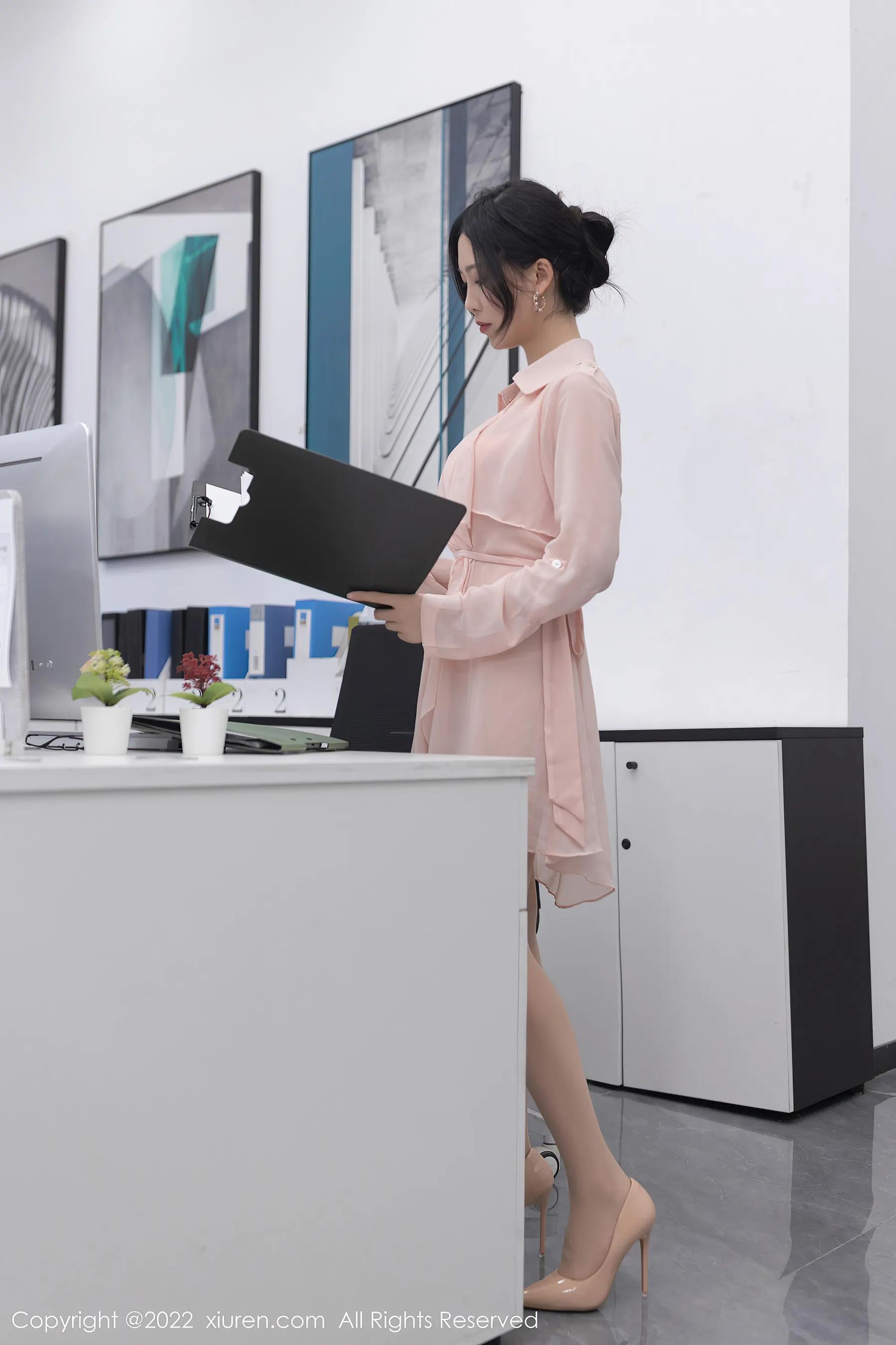 抖娘-利世《性感OL3》摆起挑逗姿势无法招架(1)