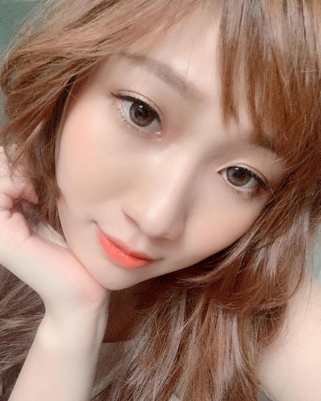 小清欣 有若隐若现的马甲线 十分吸睛(4)