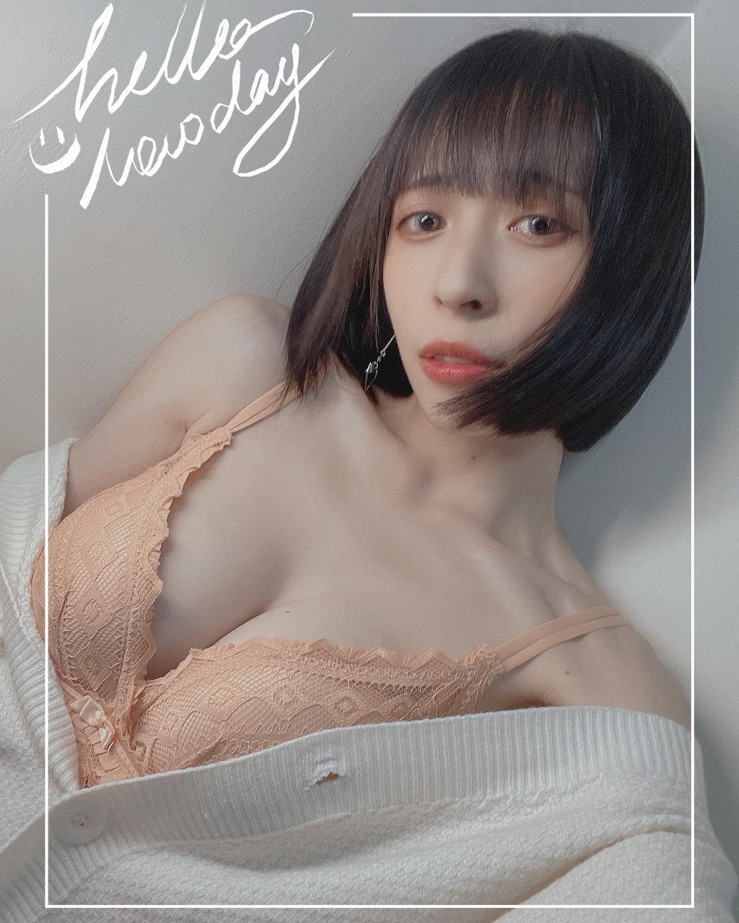 「子子」拥有狂暴奶量，超极品「俏臀美腿画面」让人好兴奋！ 让人鼻血喷好远！(2)