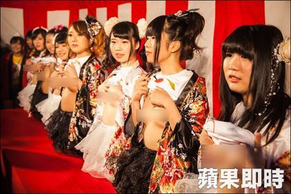 AV界慈善盛事「好色救地球」　男优加入「被揉乳」行列-小湿妹图(8)