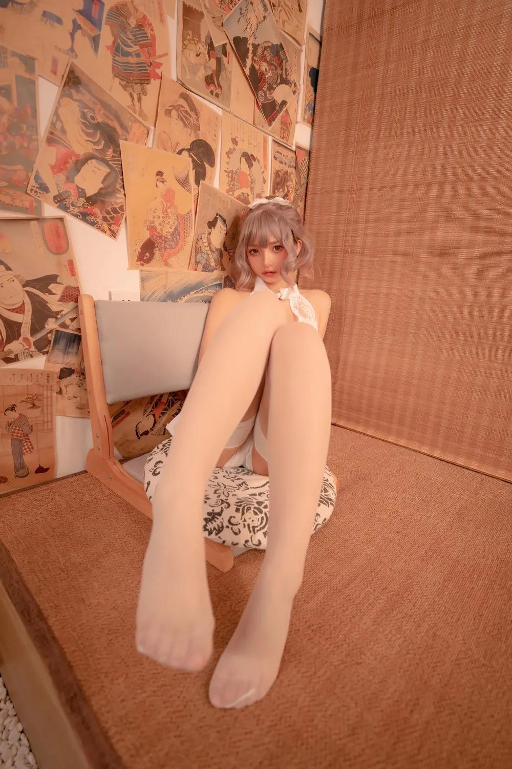 神楽坂真冬《白色旗袍2》性感露胸添增骚度(29)