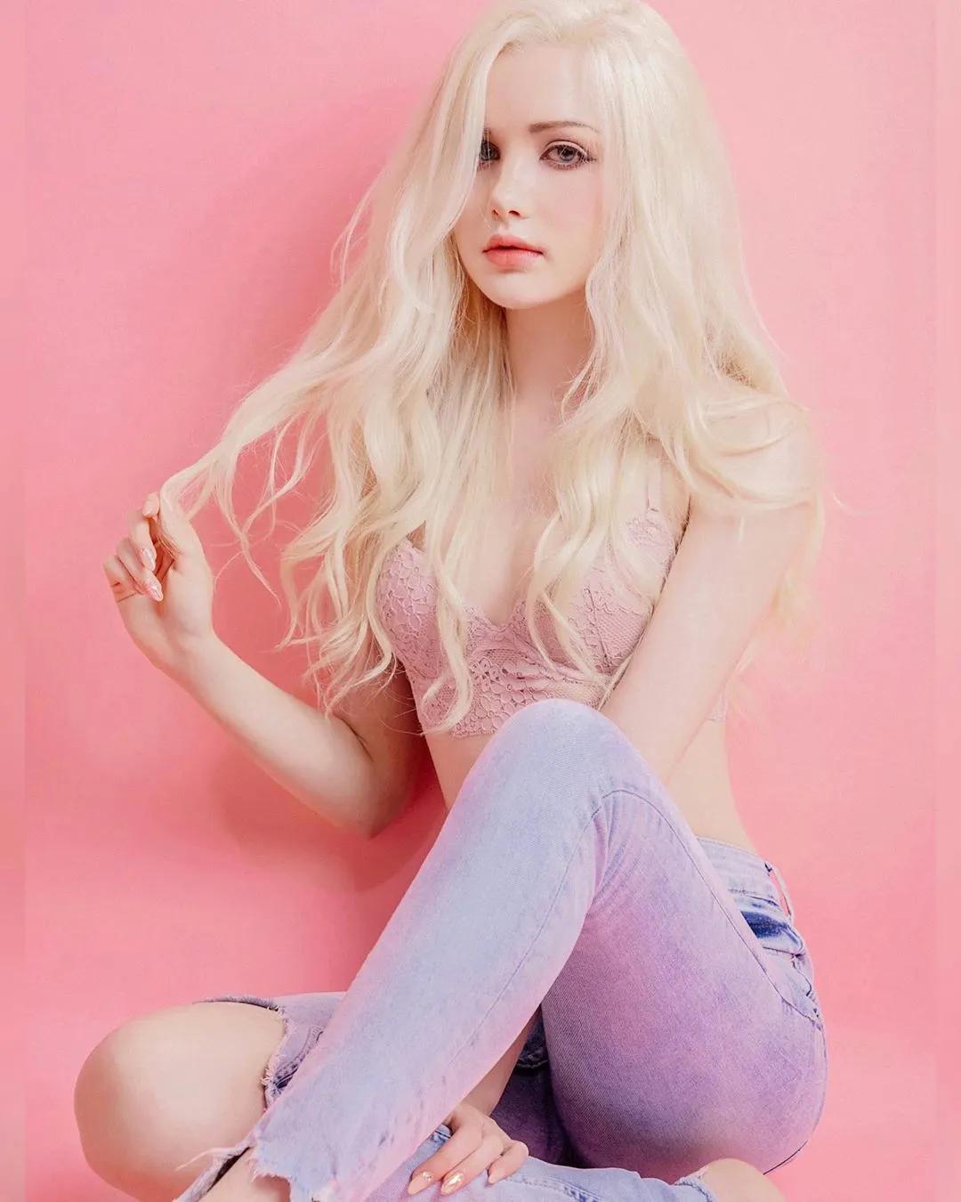 宛如童话故事走出来！义俄混血正妹「Kori」洋娃娃般细致美颜+金发雪肌　气场超空灵(10)