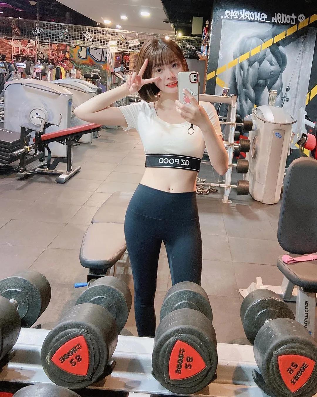 气质网美「Duck 鸭鸭」白嫩美肌好吸引人 电力满满(6)