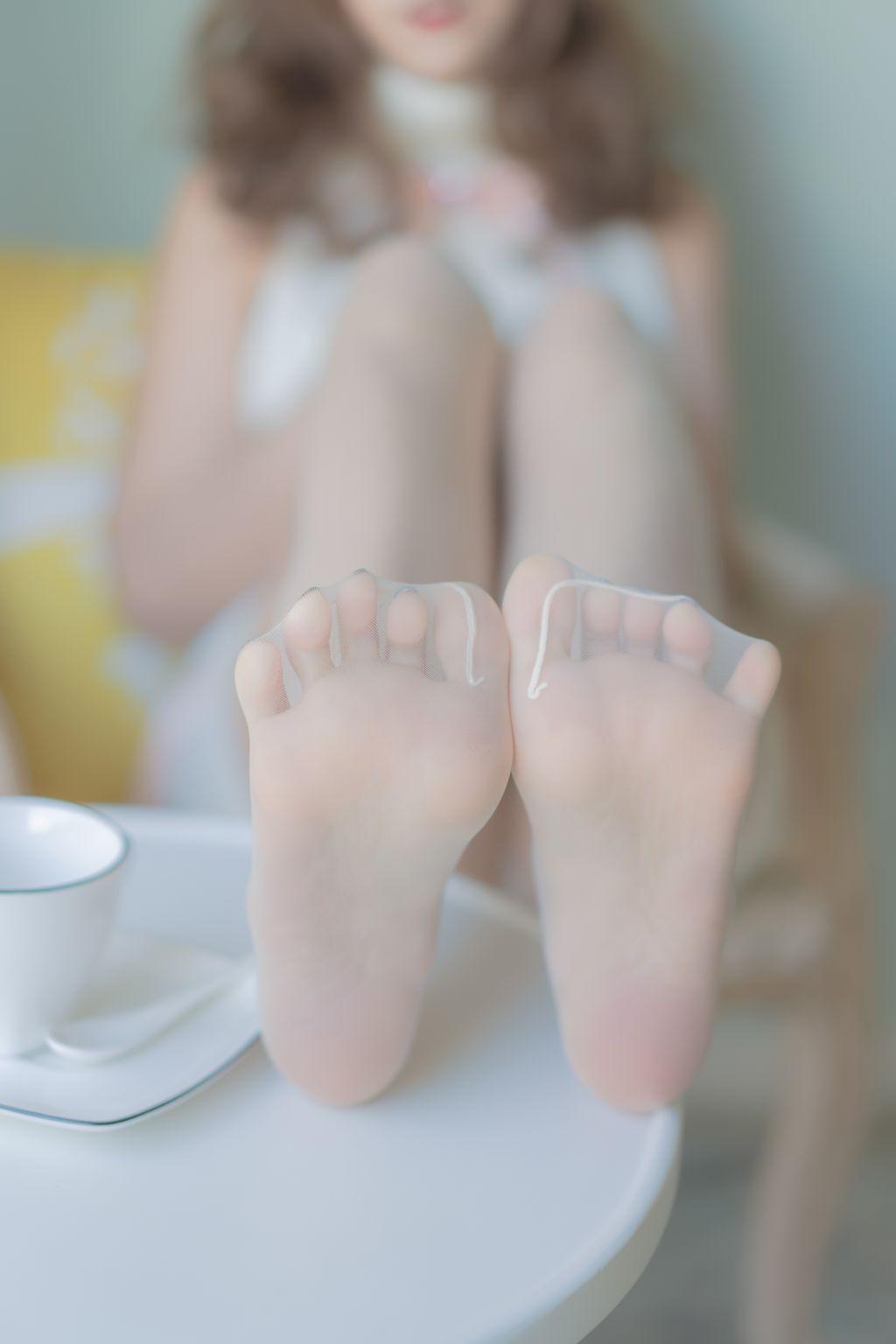 Coser @ 过期 米线 线 喵: 露背 毛衣 (42 photos)(14)