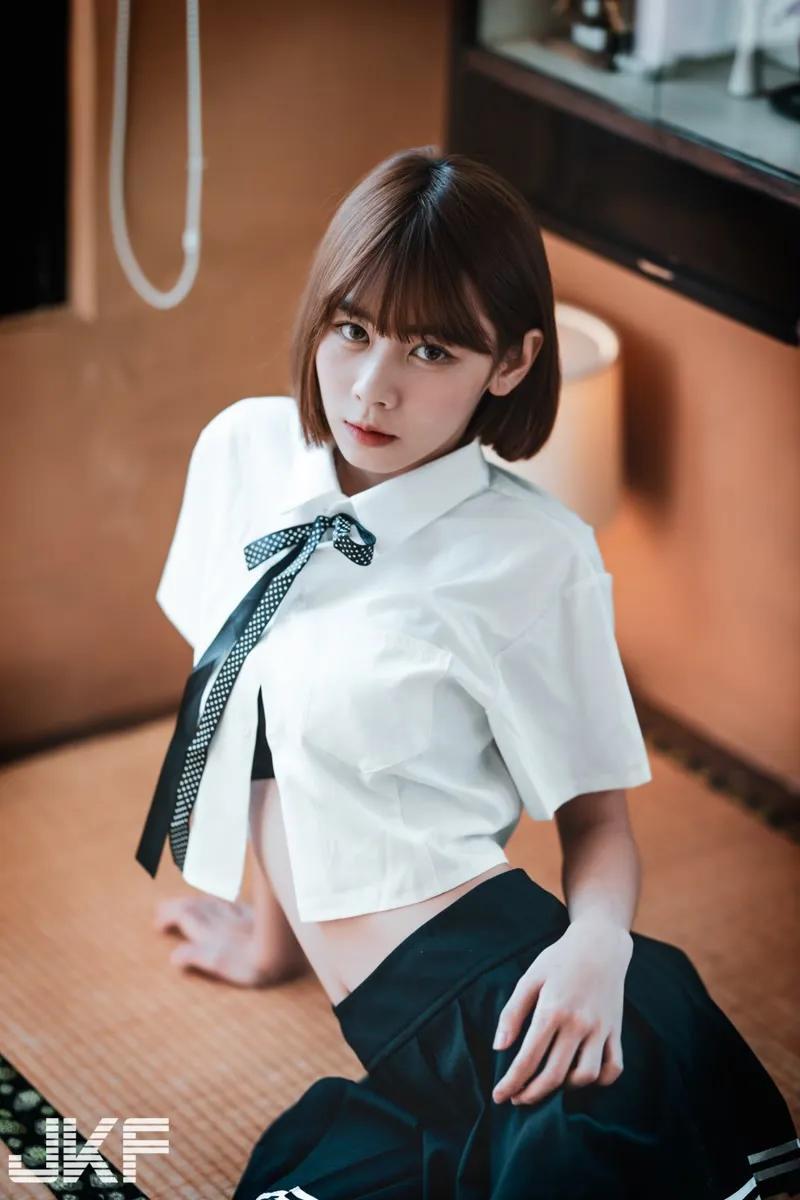 长腿美少女「郭芳岑」的诱惑视角，看书时的「诱惑美尻」曝光了！(101)