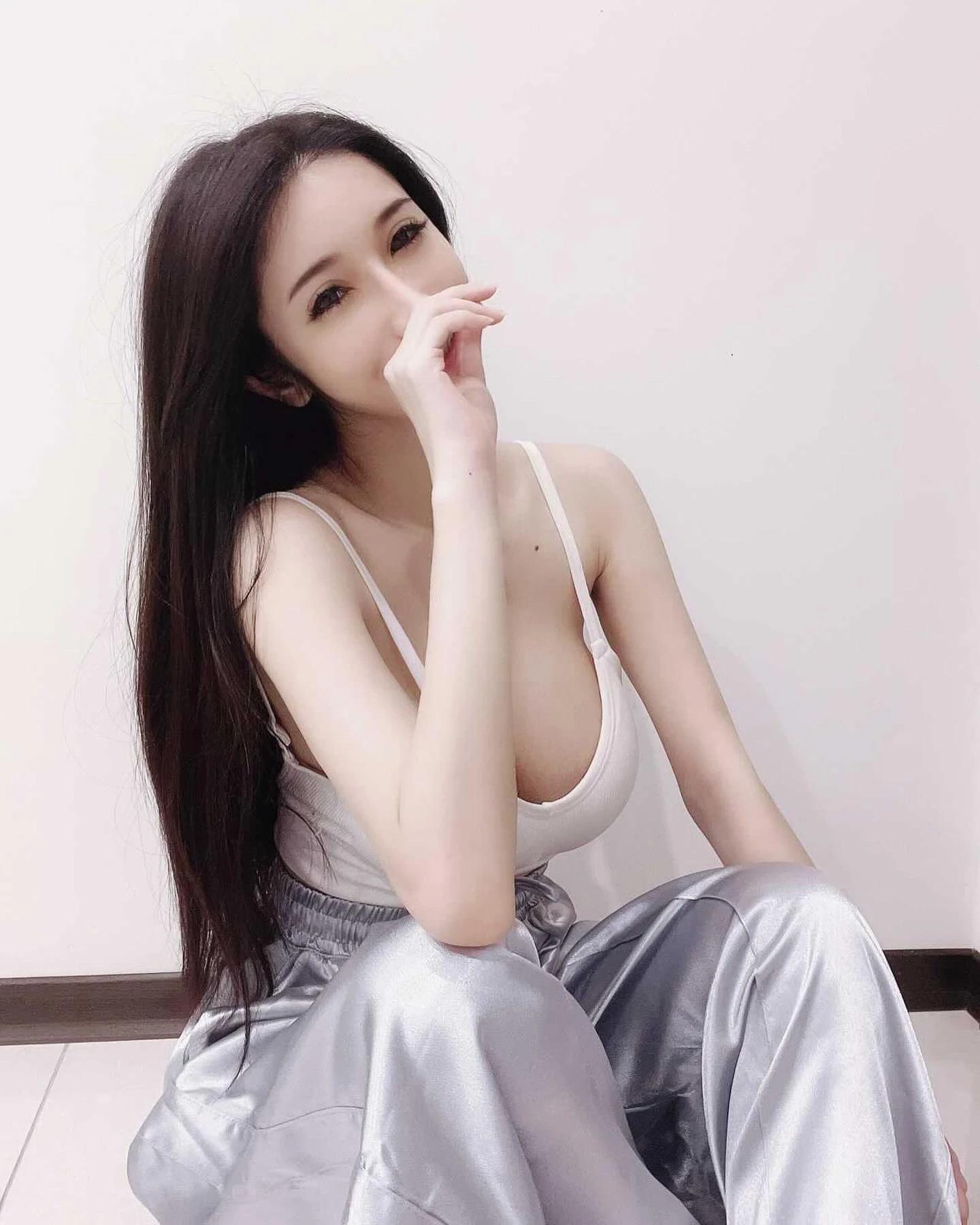 長髮正妹「沈琪琪_377」低胸穿搭辣翻網友 把你給征服 (15P)(14)