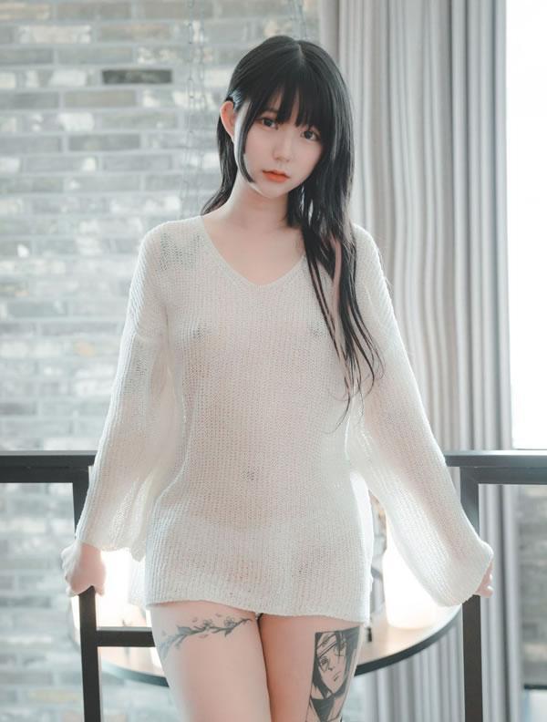 穿珍珠小内内的针织衫小美女居家写真(10)