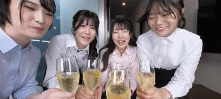 [动图] 里SODLAND VIPルームで缲り広げられる过激なサービスフルコース！！これが本当の...(5)